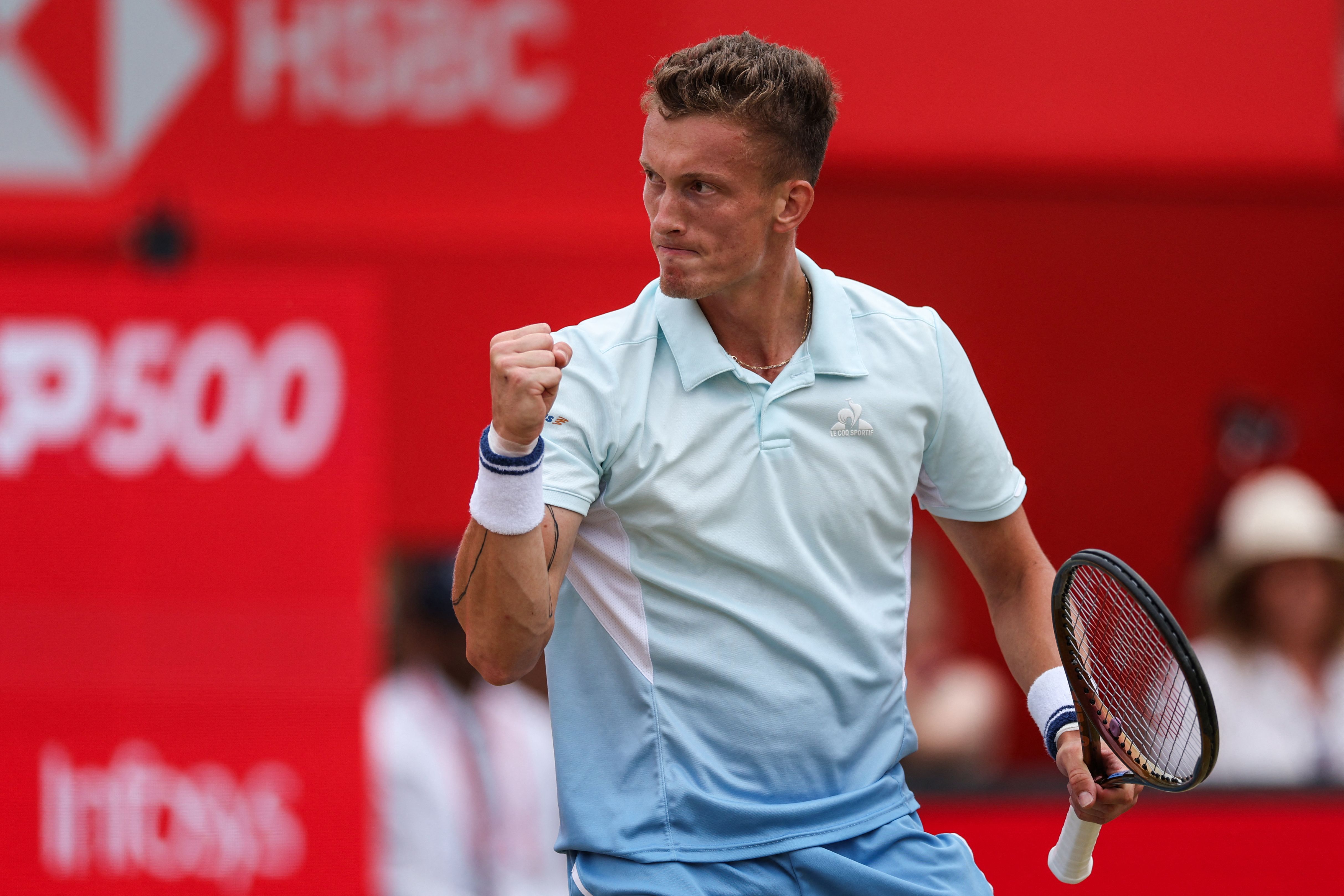 德国网球队强势英国网球队，阿尔卡拉斯送出助攻