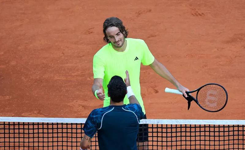 米兰体育下载-意大利网球队完胜日本网球队，西西帕斯完成帽子戏法