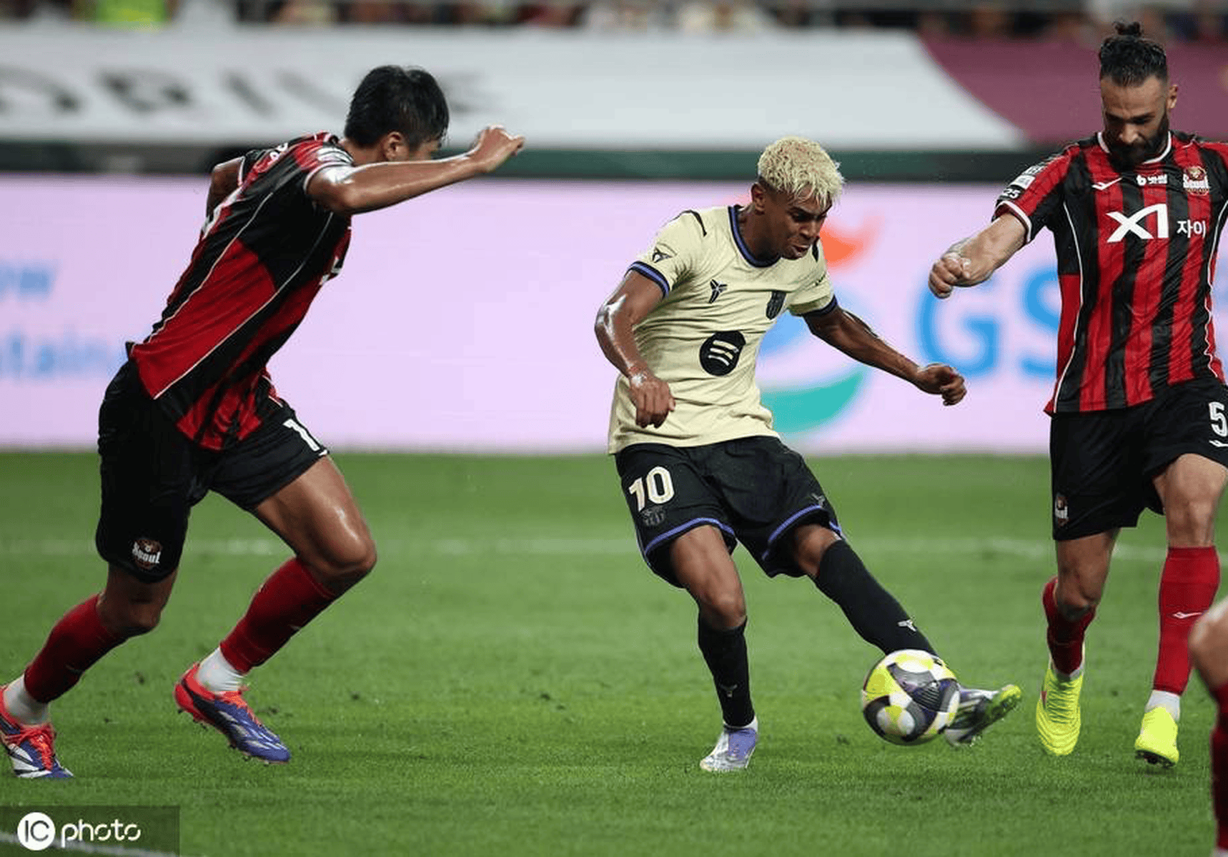 首尔FC在亚冠比赛中险胜对手 首尔FC在亚冠比赛中险胜对手