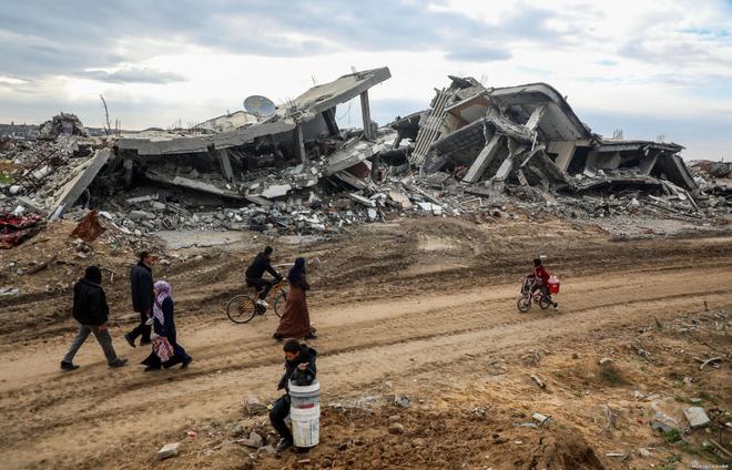 包含球员合同风波，恶战不断，冲突加剧！的词条