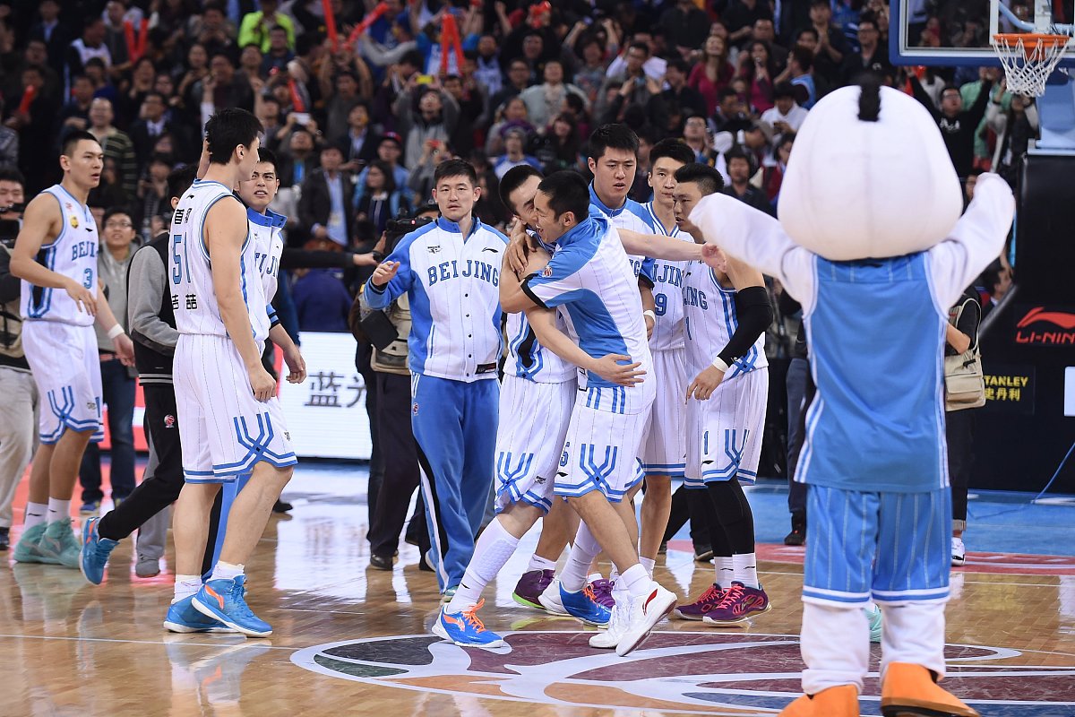 米兰体育app-包含锋无影前锋连破两球，帮助球队全面领先的词条