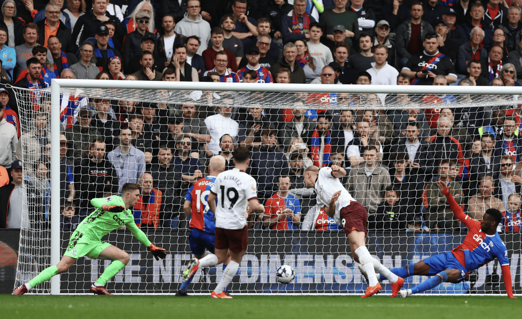 关于斯特林绝杀,曼城客场逆袭取胜的信息 关于斯特林绝杀,曼城客场逆袭取胜的信息