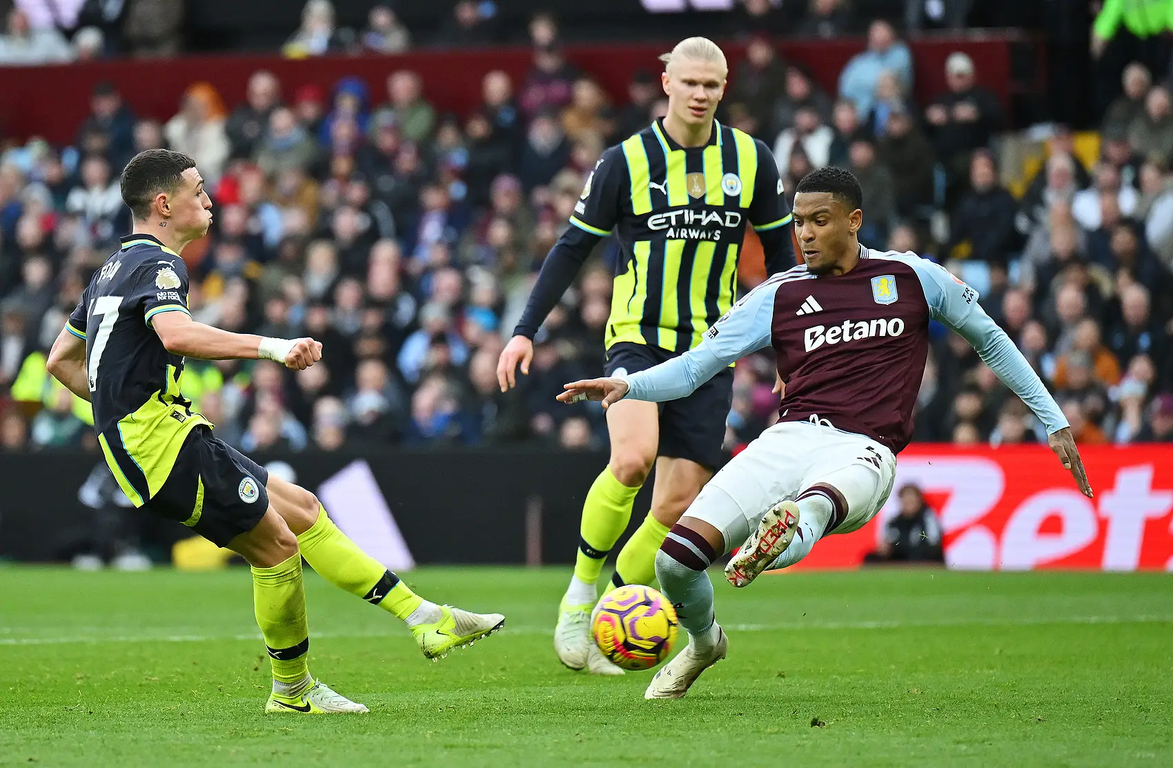 米兰体育官网-罗本射门再破门，帮助球队保持胜势