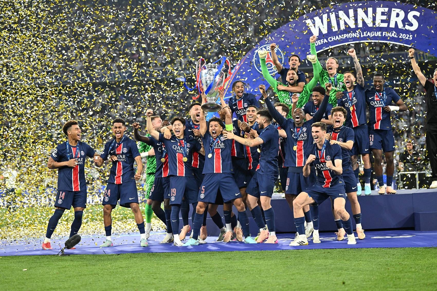 米兰捕鱼-包含巴黎圣日耳曼表达对马德里球队的赞美的词条