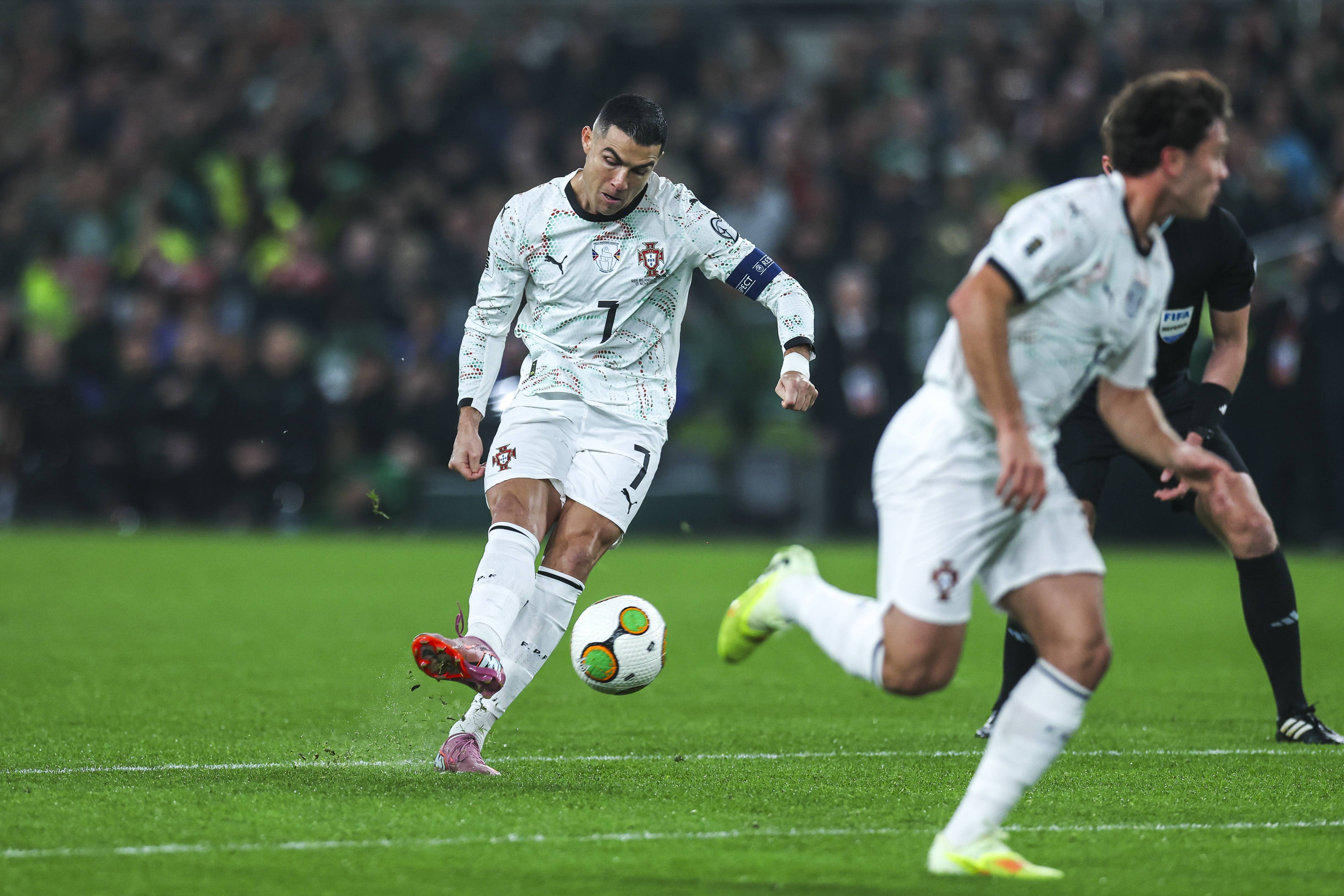 国际足球比赛精彩转播,球员表现出色的简单介绍 国际足球比赛精彩转播,球员表现出色的简单介绍