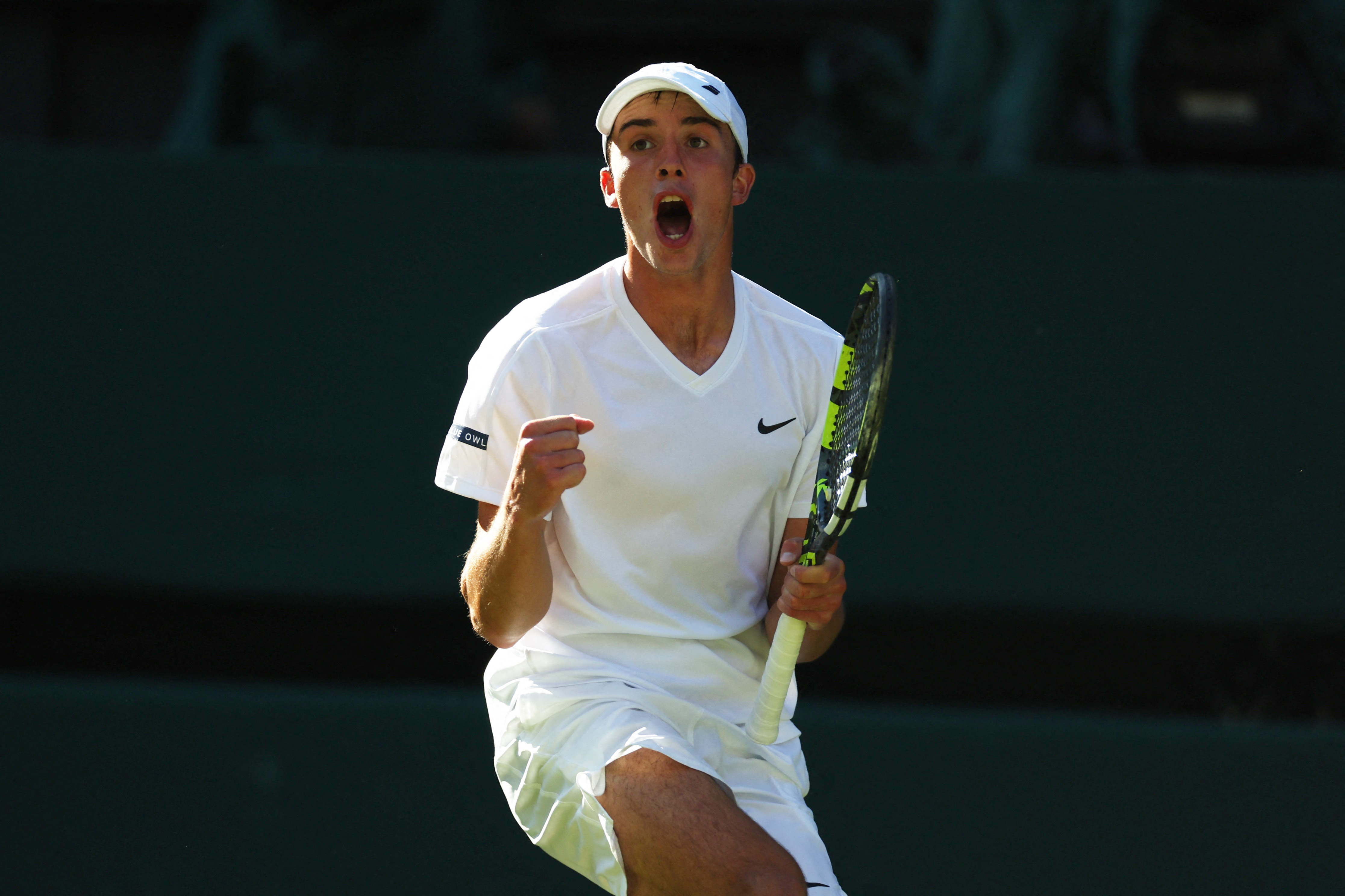 米兰体育下载-英国网球队翻盘世界网球队，阿尔卡拉斯制霸全场的简单介绍