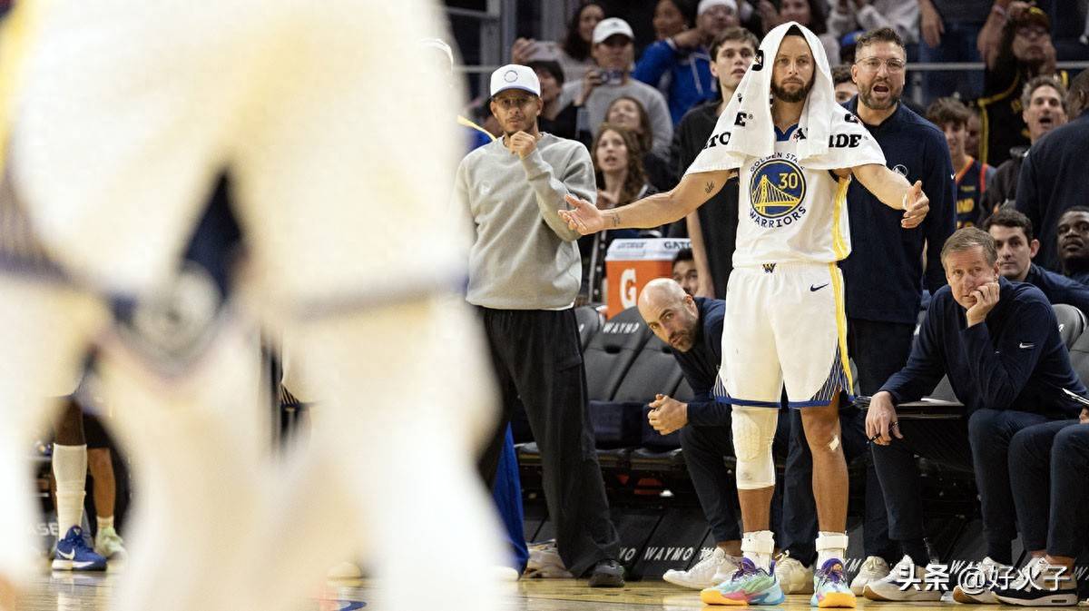 包含山东队轻取鹈鹕，库里点燃赛场的词条