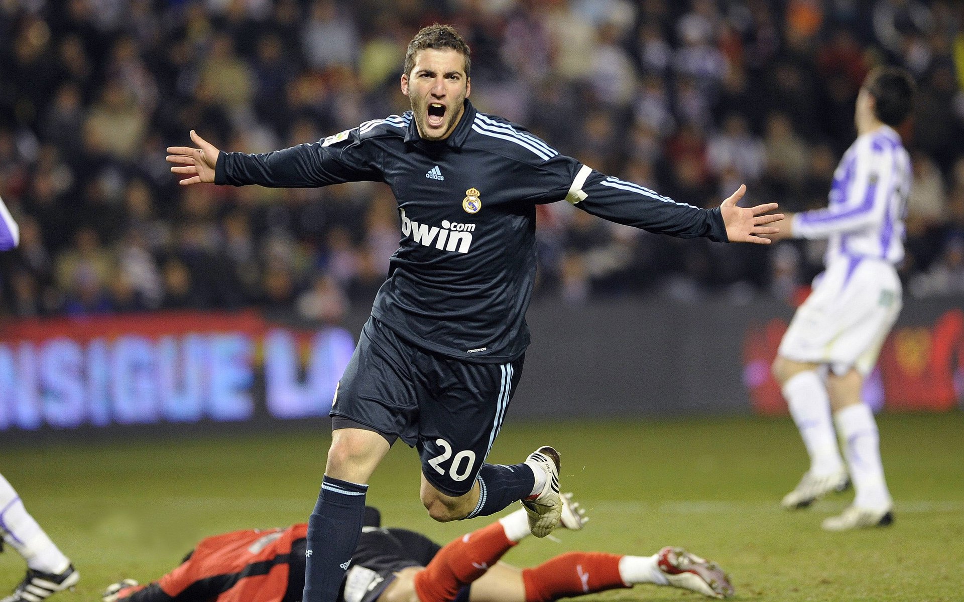 中国米兰体育-欧冠淘汰赛之夜，文班亚马节奏完全掌控