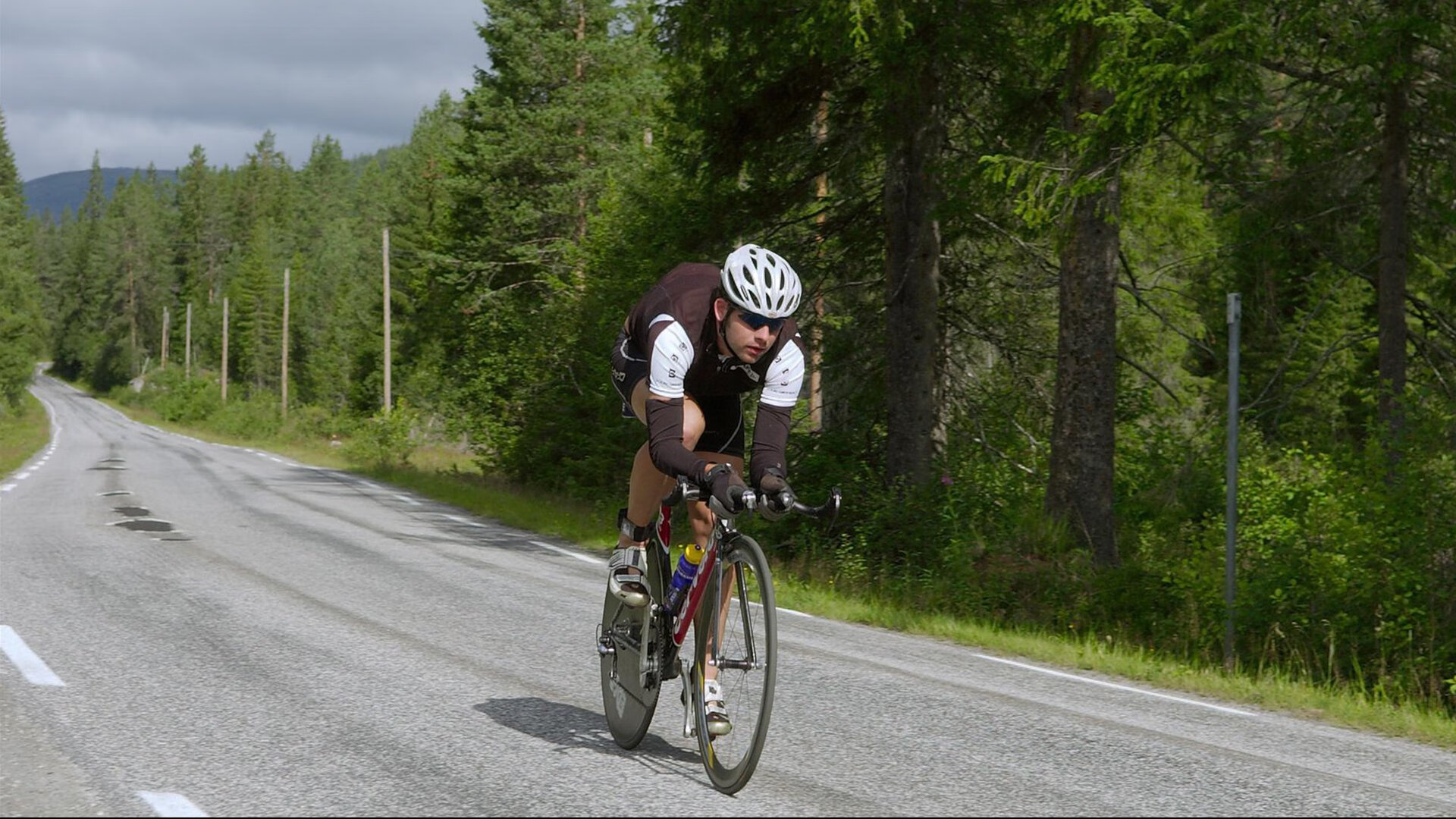 ac米兰下载-绿茵场上的碾压，乒乓台前的惊艳，葡萄牙与樊振东的双重奏